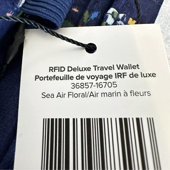 Vera Bradley RFID Deluxe Travel Wallet Sea Air Floral New with tags‎ Blue Floral - Picture 6 of 10